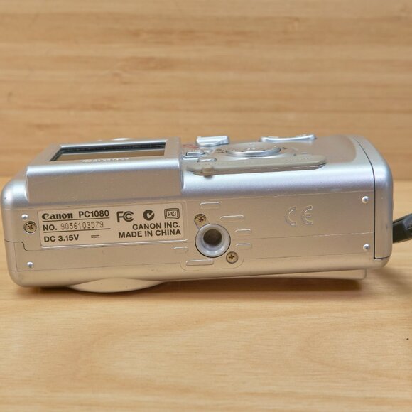 Vintage Canon PowerShot A400 3.2 MP Digital Camera, 2.2x Optical Zoom - Picture 6 of 7
